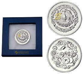 3402029252Ф Серебряная монета «Хрустальная свадьба 15 лет» с золочением